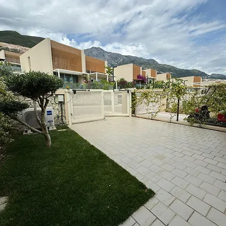 Four C 109-c Gc Apartment *